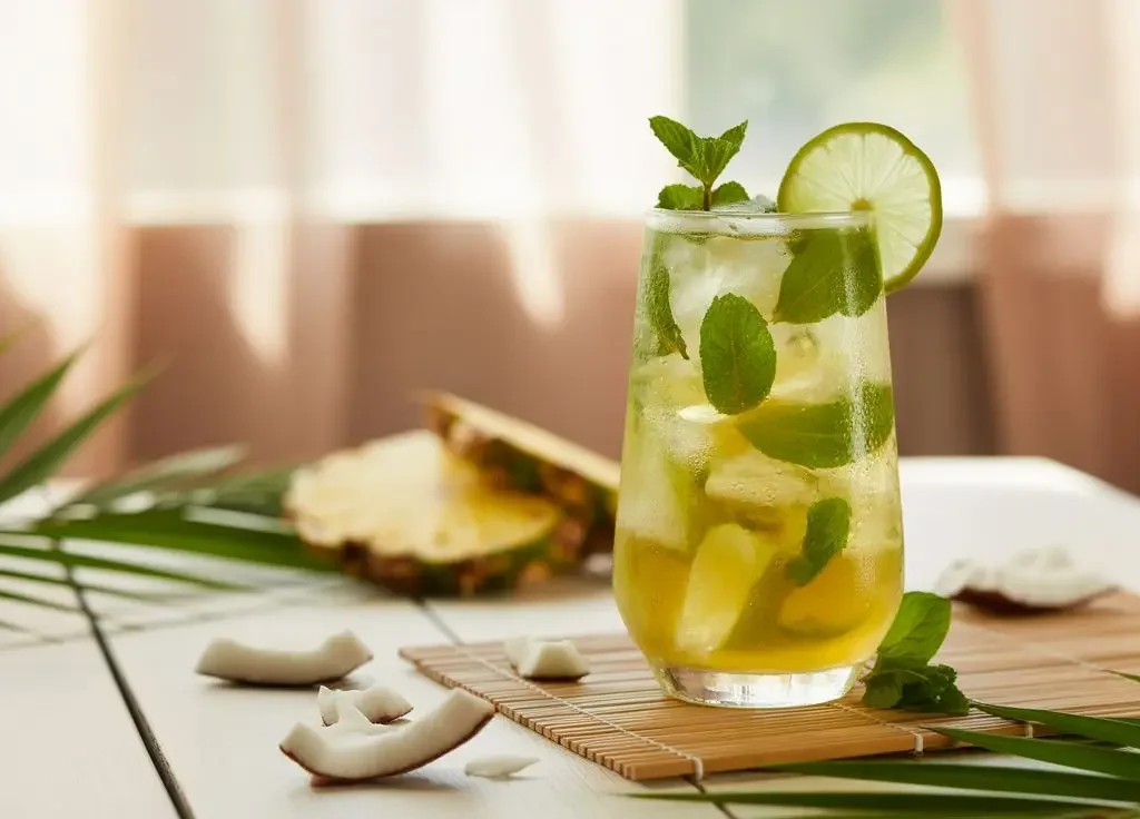 1-tropical-iced-green-tea-pineapple-coconut