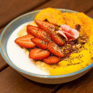 peach-melba-yogurt-bowl-A0xleaWg6oUDx9El-1-2048x1152