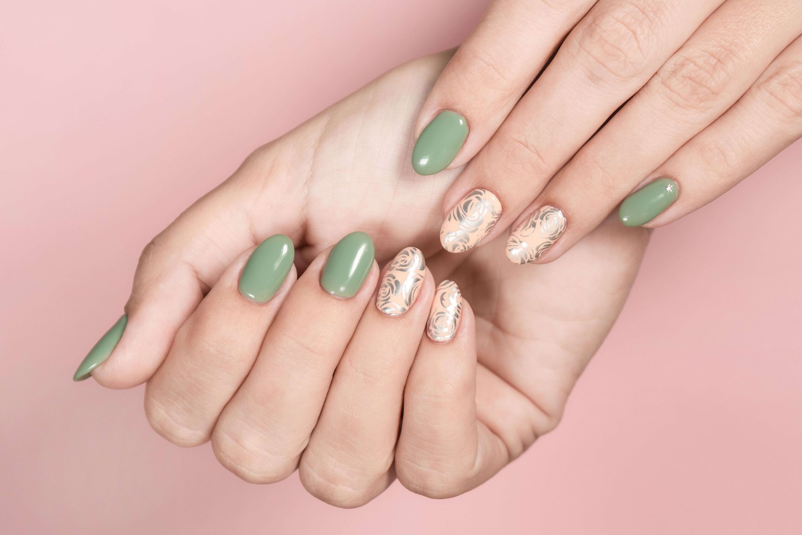 green daisy nails