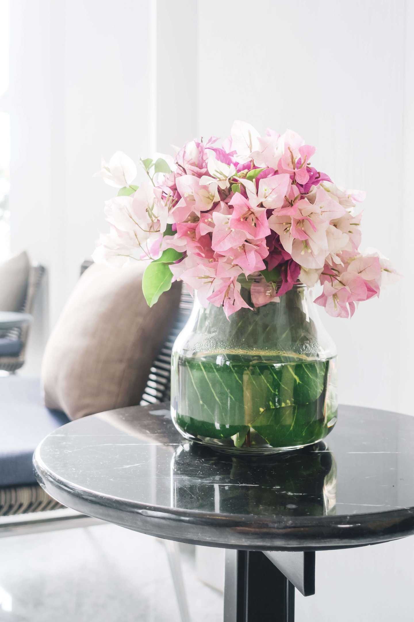 hydrangea table decor on the coffee table