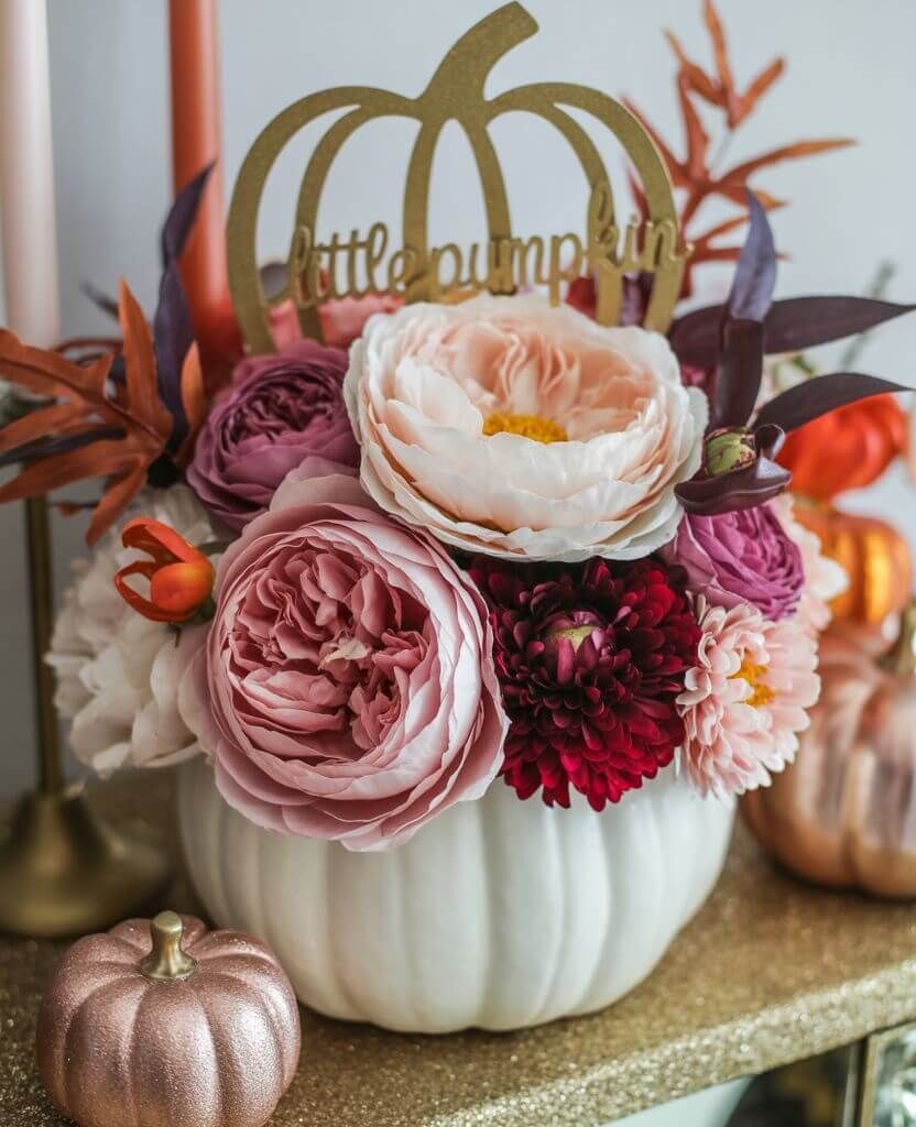 DIY pumpkin centerpiece with peonies and dahlias — beautiful fall Thanksgiving table decor idea in warm autumn colors