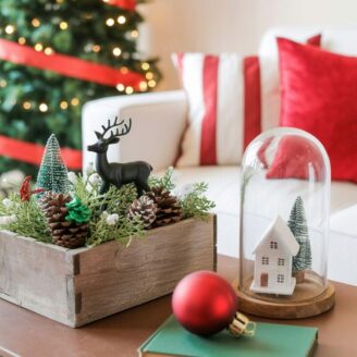rustic-farmhouse-coffee-table-christmas-decor-3