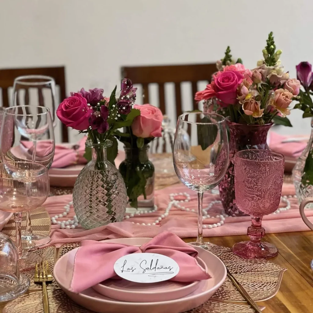 Elegant spring wedding table decor ideas featuring soft pastel colors and modern table styling.