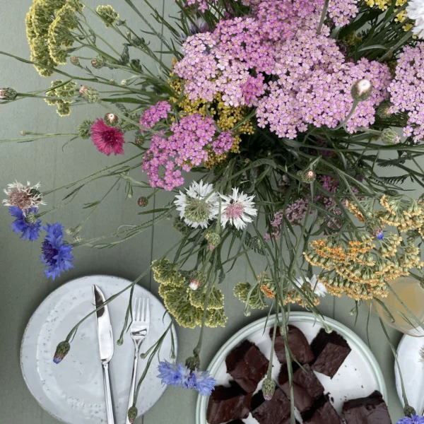 wildflower table centrepiece cluster in bud vases verena weingut style